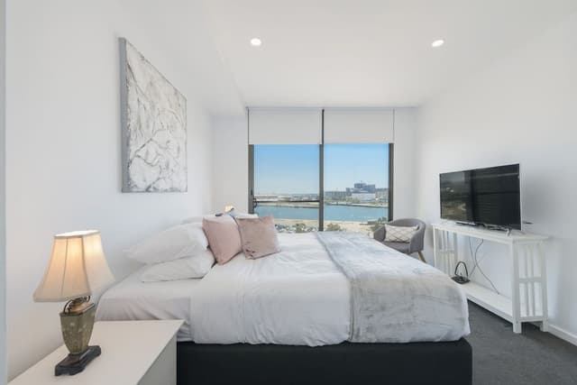 Three Bedroom Penthouse with Harbour View