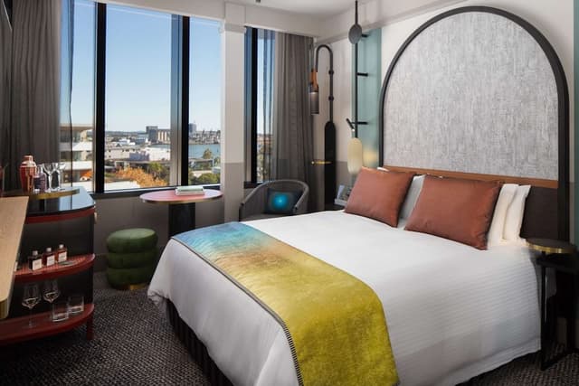 Room, 1 Queen Bed (QT)
