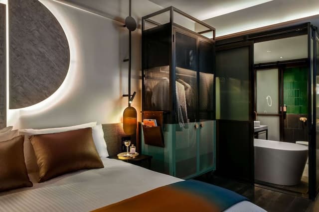 Deluxe Room, 1 King Bed (QT)