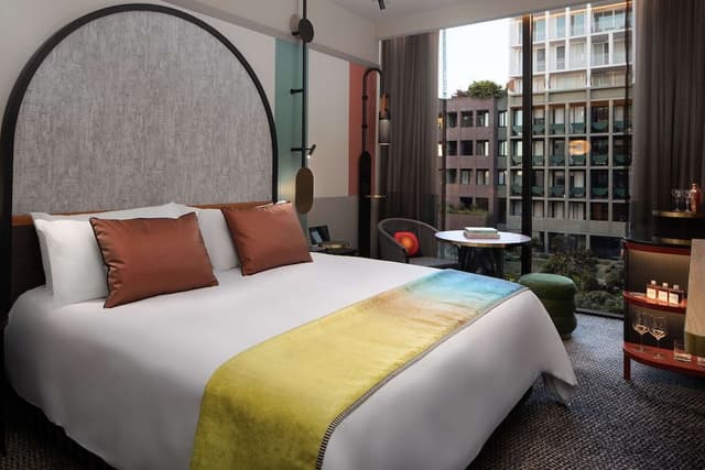 Room, 1 King Bed (QT)