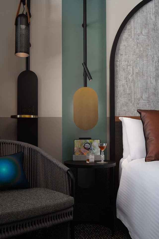 Room, 1 King Bed (QT)