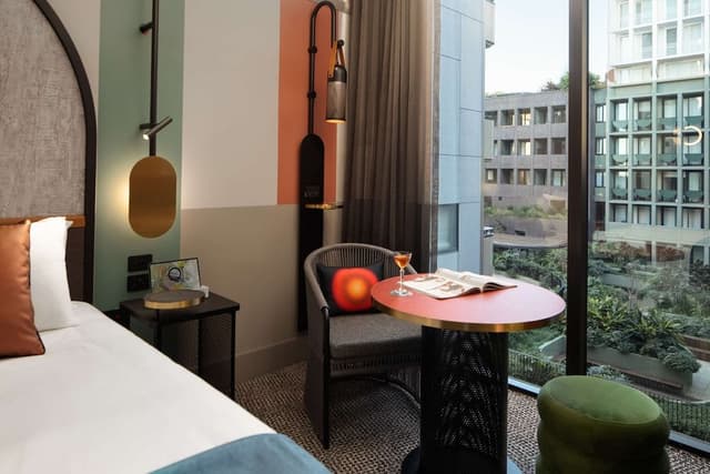 Room, 1 King Bed (QT)