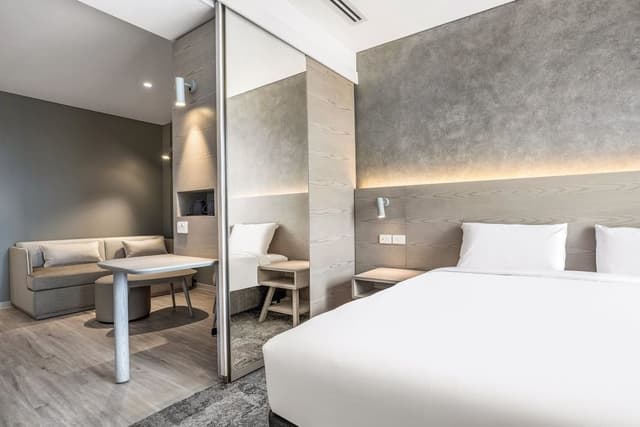 Suite (Free Breakfast)