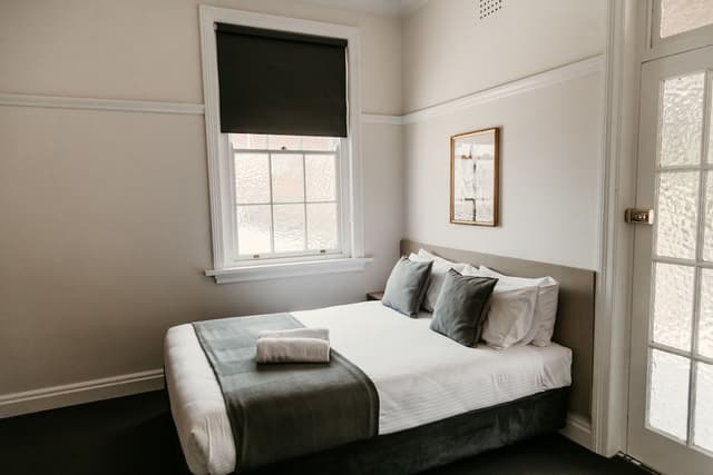 Queen Balcony Room