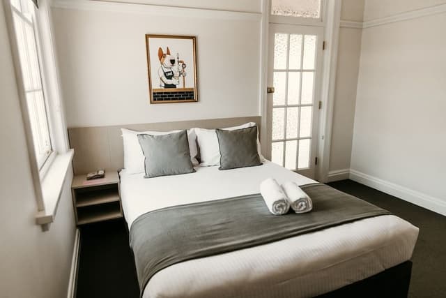 Queen Balcony Room