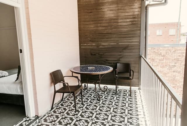 Queen Balcony Room