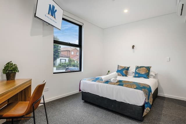 Comfort Room, 1 Queen Bed