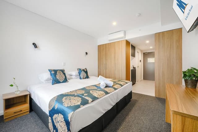 Grand Room, 1 King Bed