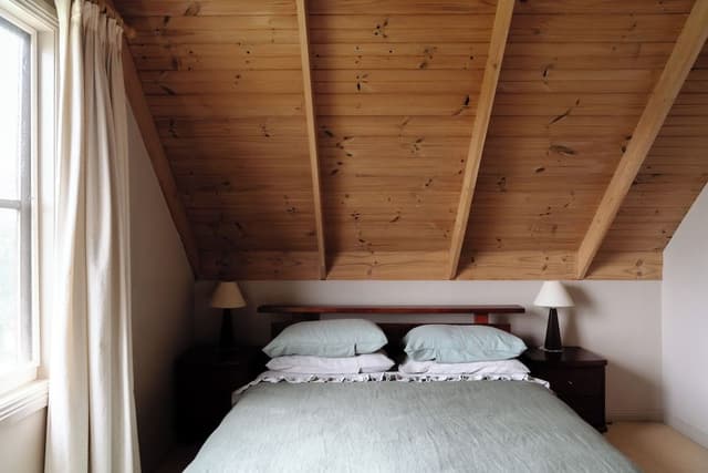Traditional Cottage, 2 Bedrooms, Hot Tub, Vineyard View