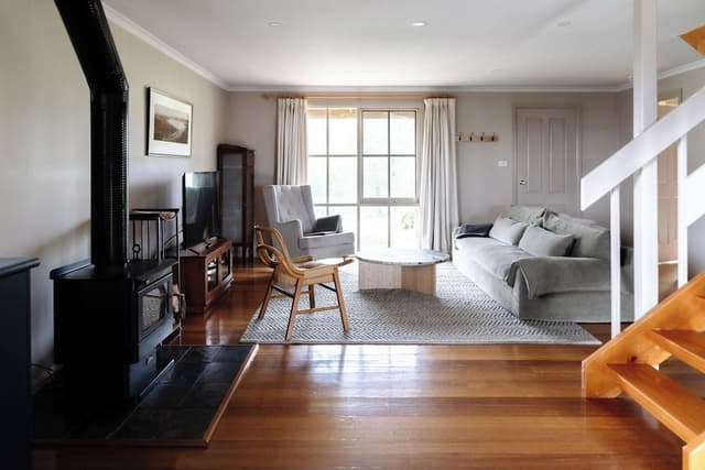 Traditional Cottage, 2 Bedrooms, Hot Tub, Vineyard View