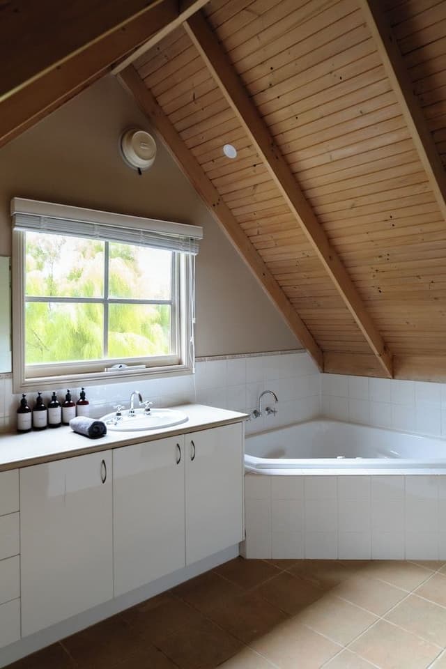 Traditional Cottage, 2 Bedrooms, Hot Tub, Vineyard View