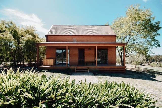 Traditional Cottage, 2 Bedrooms, Hot Tub, Vineyard View