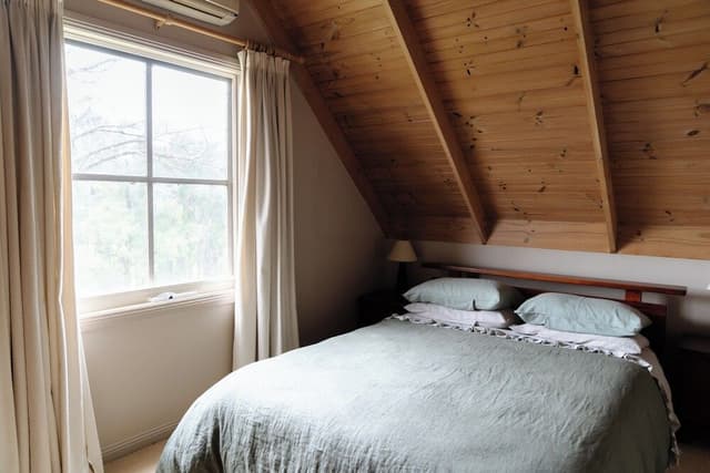 Traditional Cottage, 2 Bedrooms, Hot Tub, Vineyard View