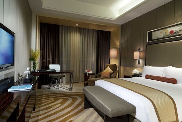 Classic Room, 1 King Bed, Club Lounge Access (Monument View)