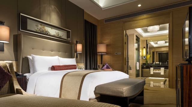 Classic Room, 1 King Bed, Club Lounge Access