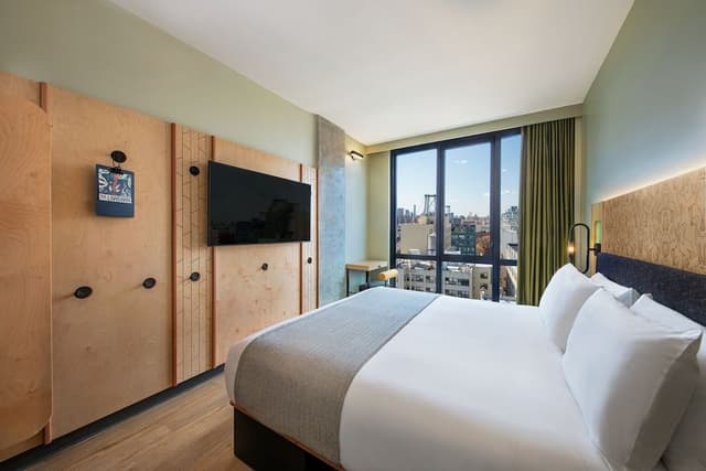 Executive Room, 1 King Bed, City View