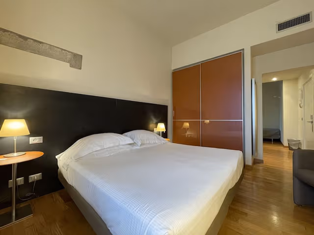 Deluxe Suite, City View