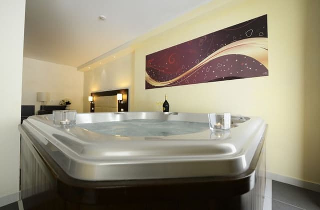 Suite, 1 King Bed, Jetted Tub