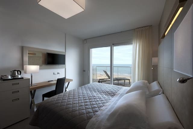Deluxe Room, Sea Facing (Beach Access Included)