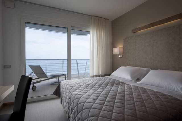 Deluxe Room, Sea Facing (Beach Access Included)