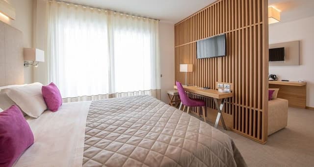 Premier Room, Hot Tub, Partial Sea View