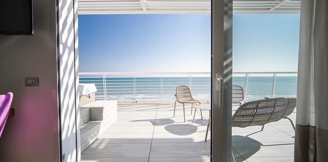 Premier Room, 1 King Bed, Jetted Tub, Sea View