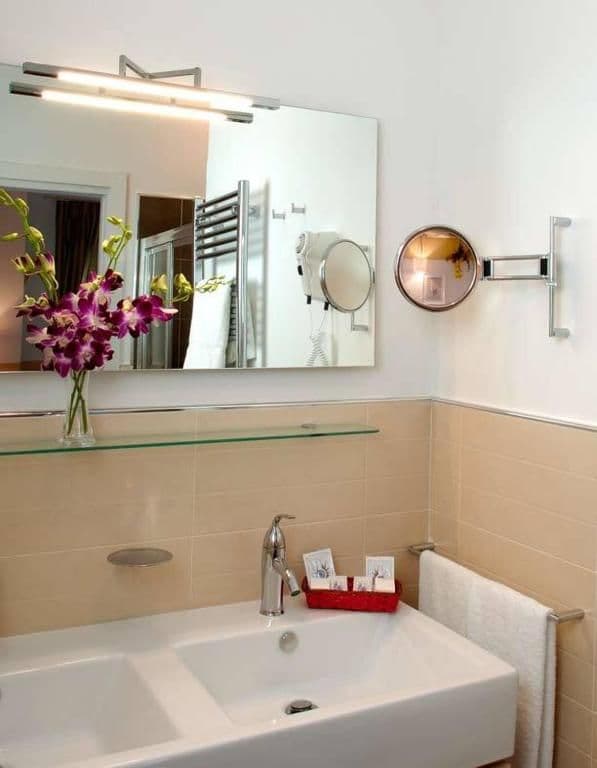 Superior Double or Twin Room with Partial Sea View