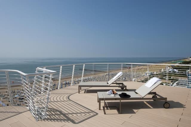 Deluxe Suite with Sea View