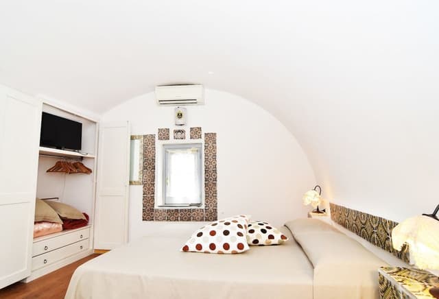 Cottage (accessible by climbing 80 steps)