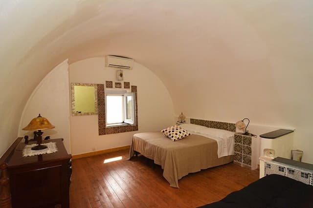 Cottage (accessible by climbing 80 steps)