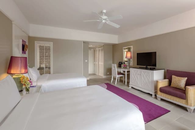 Laguna King Room