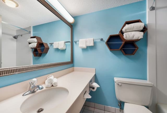 Studio, 1 King Bed, Non Smoking, Kitchenette
