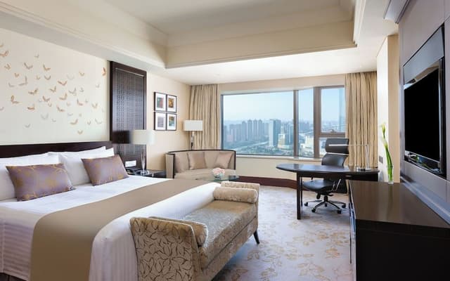 2 Two Beds Classic City View