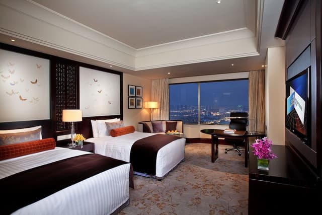 2 Two Beds Classic City View