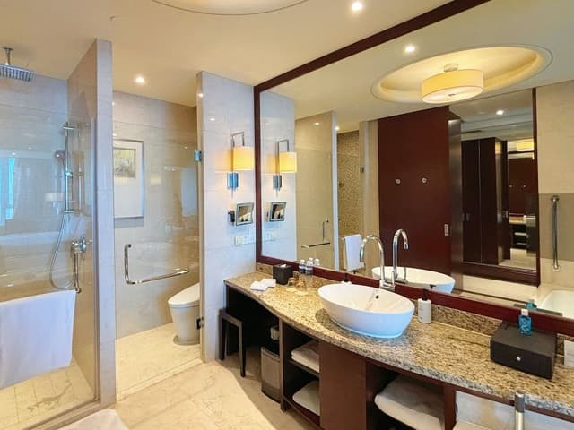 2 Two Beds Classic City View