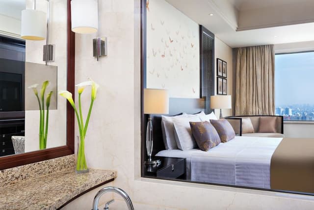 2 Two Beds Classic City View