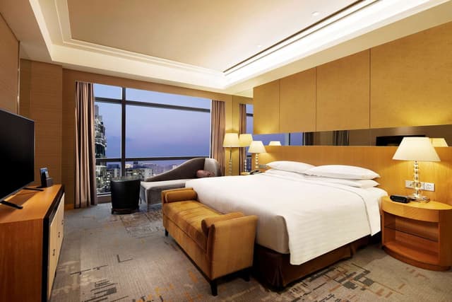 KING ONE BEDROOM EXECUTIVE SUITE