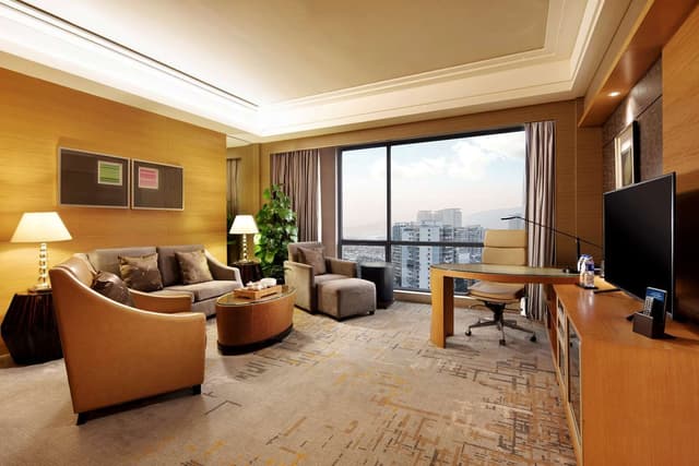 KING ONE BEDROOM DELUXE SUITE