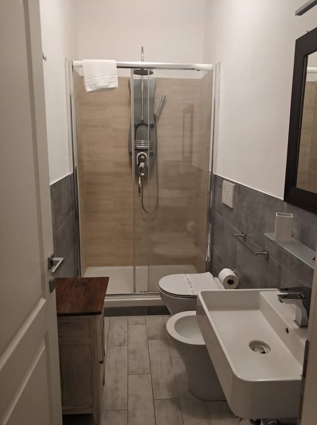 Double Room (6)