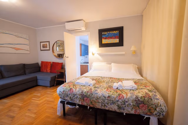 Your Piazza Navona Hideaway with terrace (Via di S. Maria dell'anima 49)