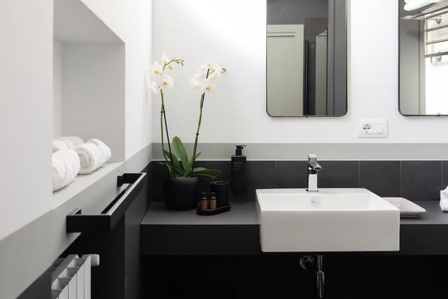 Stunning Rose Trastevere Apartment (Piazza di S. Apollonia 14)