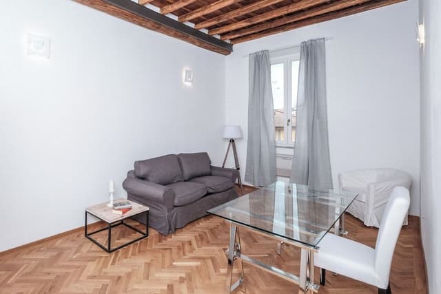 Regal Home in Trastevere (Piazza di S. Apollonia 3)