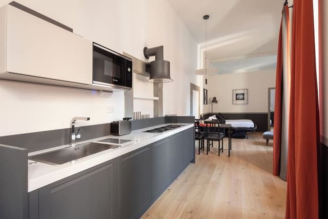 Stunning Rose Trastevere Apartment (Piazza di S. Apollonia 14)