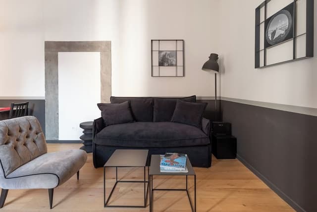 Stunning Rose Trastevere Apartment (Piazza di S. Apollonia 14)