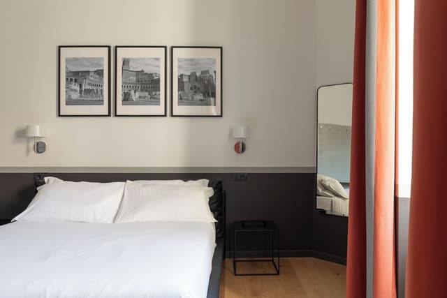 Stunning Rose Trastevere Apartment (Piazza di S. Apollonia 14)