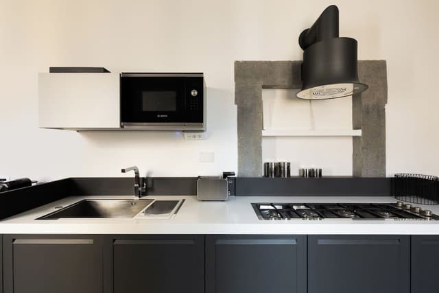 Stunning Rose Trastevere Apartment (Piazza di S. Apollonia 14)