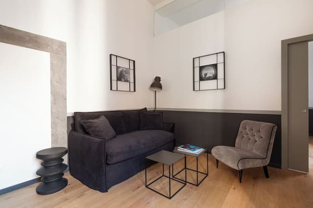 Stunning Rose Trastevere Apartment (Piazza di S. Apollonia 14)