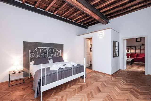 Regal Home in Trastevere (Piazza di S. Apollonia 3)