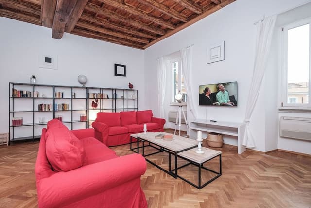 Regal Home in Trastevere (Piazza di S. Apollonia 3)