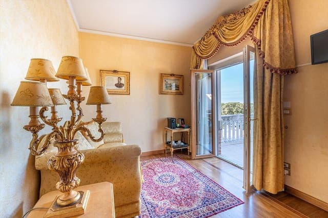 Deluxe Suite, 1 Queen Bed with Sofa bed